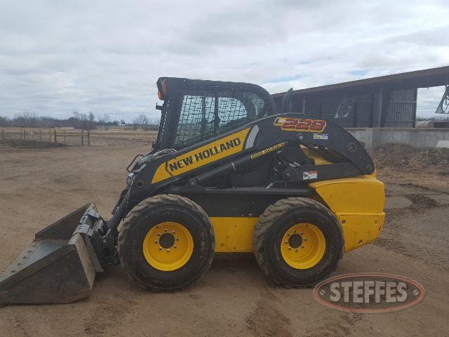 2016 New Holland L228_0.jpg